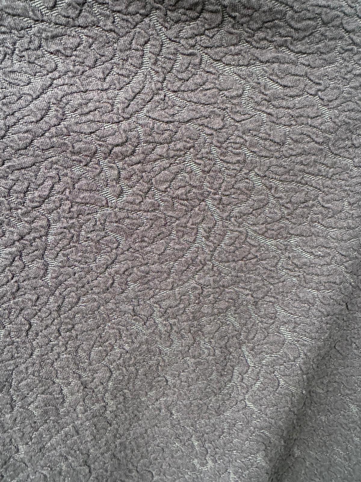 Dutinový úplet – detail plastické struktury látky