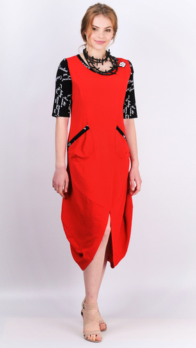 atypické Jednobarevné šaty s kapsami do půli lýtek ze směsového materiálu v kombinaci s viskózovým potištěným úpletem s motivy písma červená 