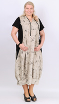 lněné šaty s balónovou sukní s kapucí z potištěné tkaniny 