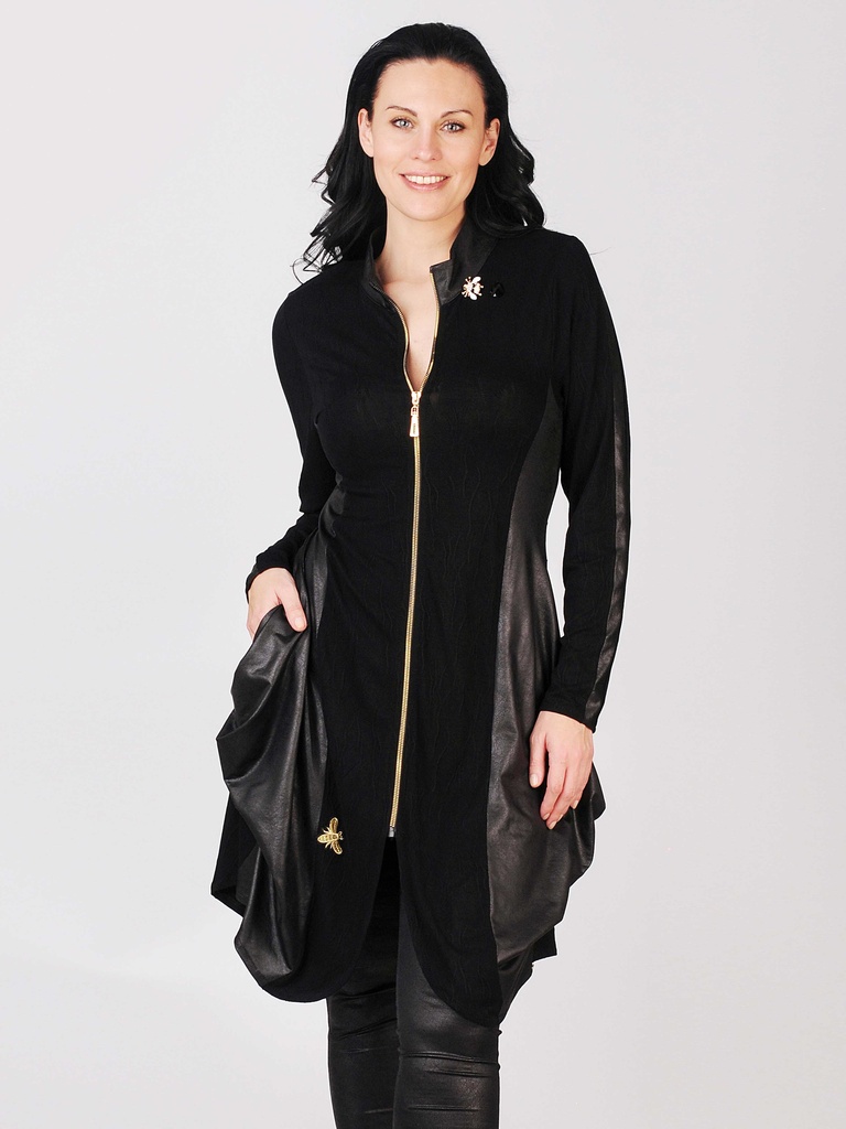 RENÉ - plášťové kratší šaty z viskózového úpletu v kombinaci s eko kůží