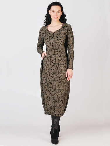 DINORA – dlouhé, teplé šaty do půli lýtek v kombinaci s černým úpletem v bočních dílech