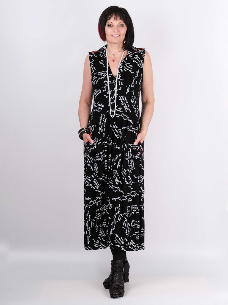 MADLEN - dlouhé sportovní šaty s límečkem a rozhalenkou z viskózového jednolícního úpletu s elastomery s tiskem písma