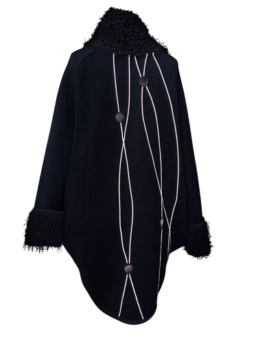 GLYNIS – kabát s výraznou bílou aplikací pelerínového střihu s asymetrickým zapnutím
